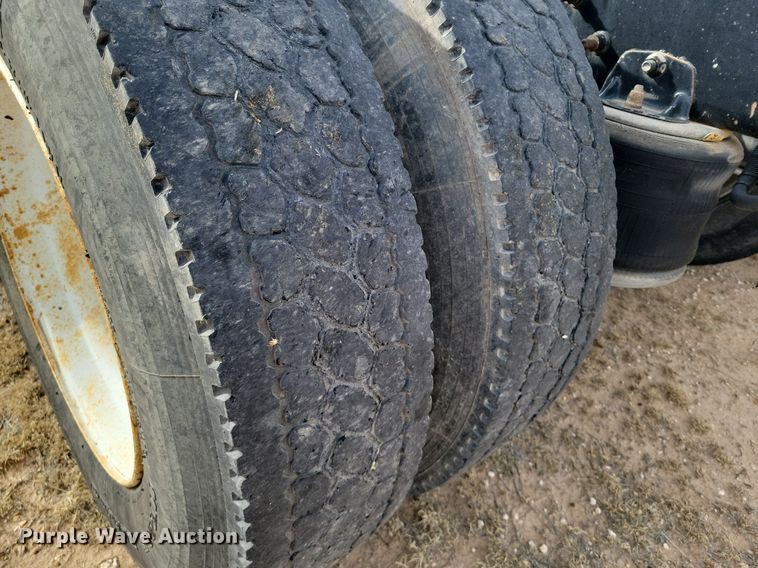 image for item LG9366 2003 Mack CH613  semi truck