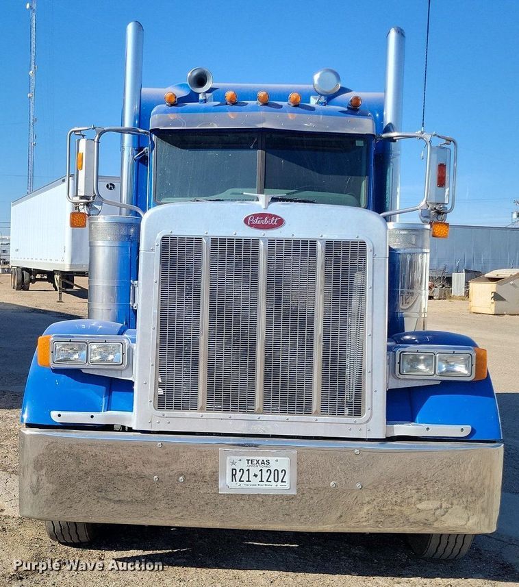 image for item LG9378 2007 Peterbilt 379 semi truck