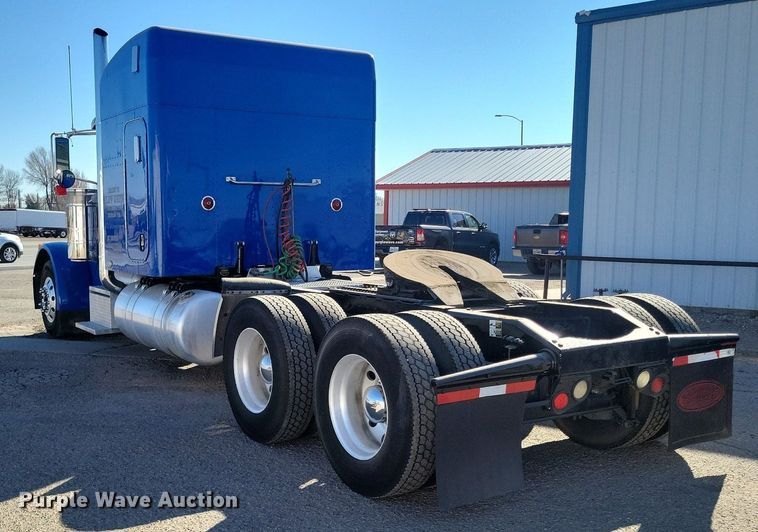 image for item LG9378 2007 Peterbilt 379 semi truck