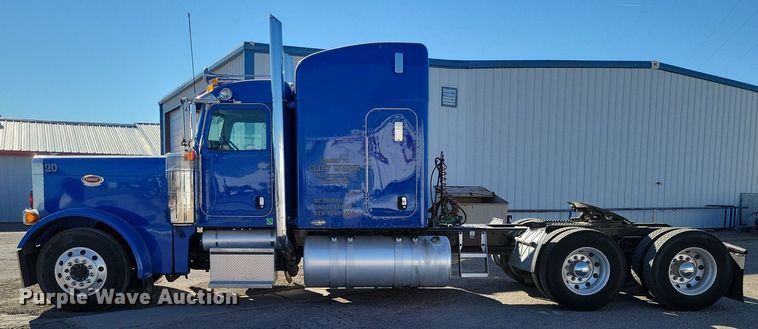 image for item LG9378 2007 Peterbilt 379 semi truck