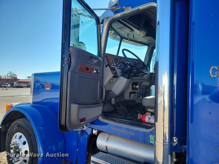 image for item LG9378 2007 Peterbilt 379 semi truck
