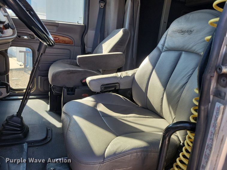 image for item LG9378 2007 Peterbilt 379 semi truck