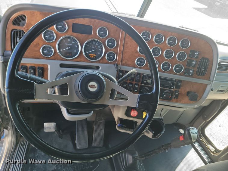 image for item LG9378 2007 Peterbilt 379 semi truck