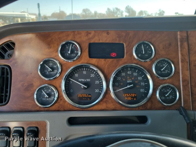 image for item LG9378 2007 Peterbilt 379 semi truck