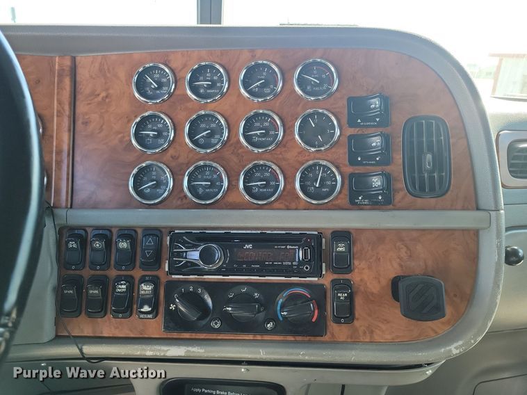 image for item LG9378 2007 Peterbilt 379 semi truck