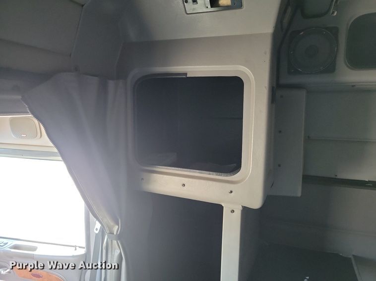 image for item LG9378 2007 Peterbilt 379 semi truck