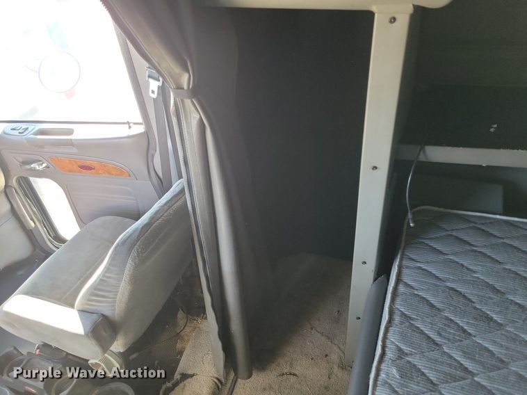 image for item LG9378 2007 Peterbilt 379 semi truck