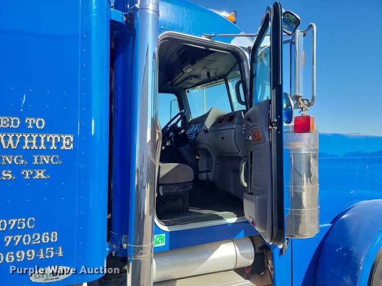 image for item LG9378 2007 Peterbilt 379 semi truck