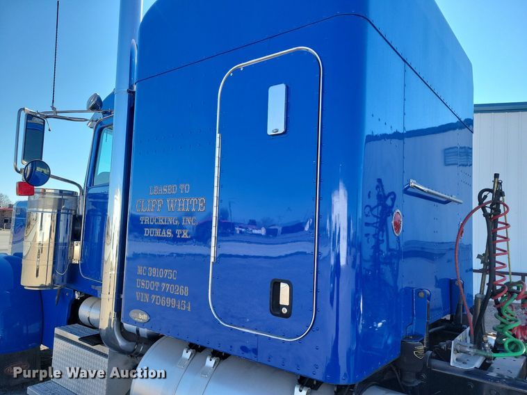 image for item LG9378 2007 Peterbilt 379 semi truck