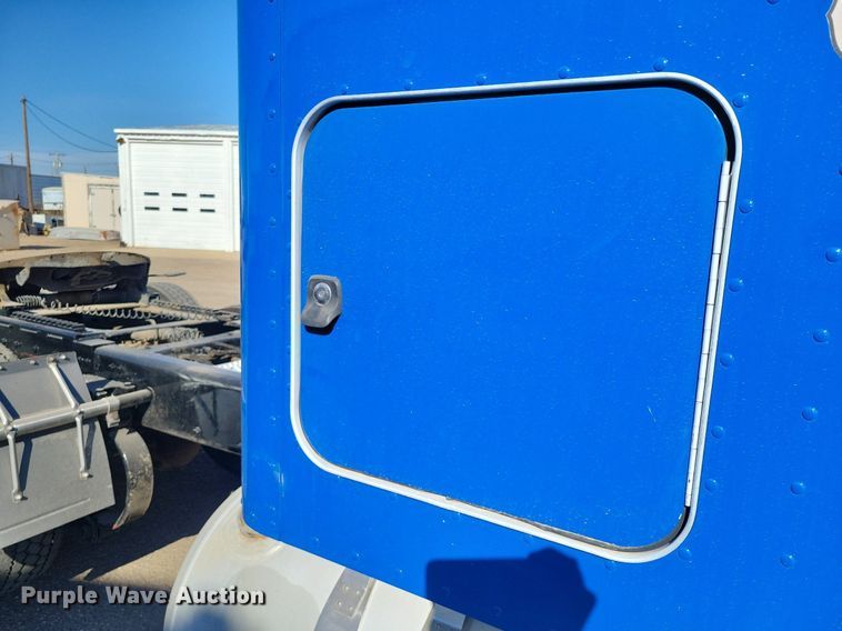 image for item LG9378 2007 Peterbilt 379 semi truck