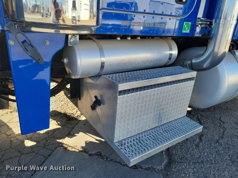 image for item LG9378 2007 Peterbilt 379 semi truck