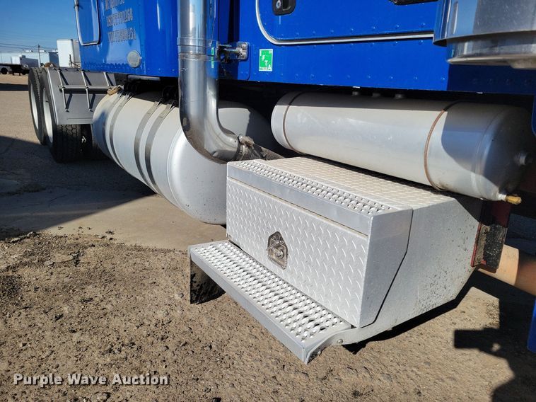 image for item LG9378 2007 Peterbilt 379 semi truck