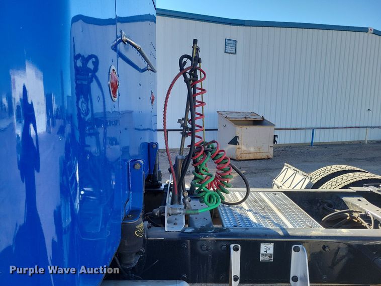 image for item LG9378 2007 Peterbilt 379 semi truck