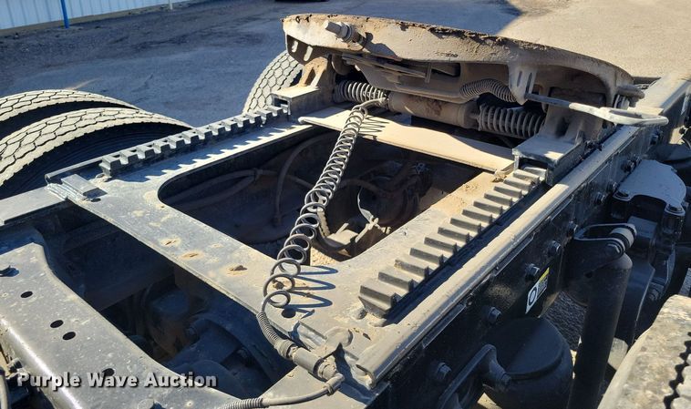 image for item LG9378 2007 Peterbilt 379 semi truck