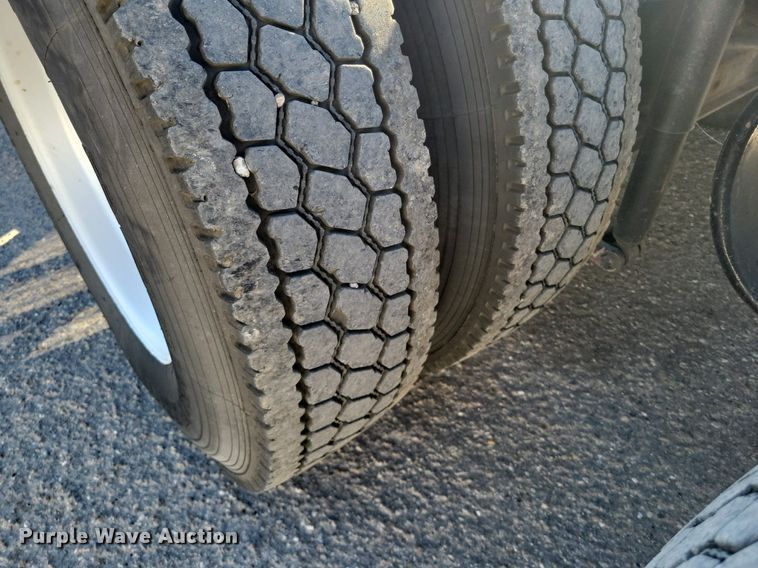 image for item LG9378 2007 Peterbilt 379 semi truck