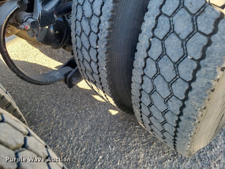 image for item LG9378 2007 Peterbilt 379 semi truck