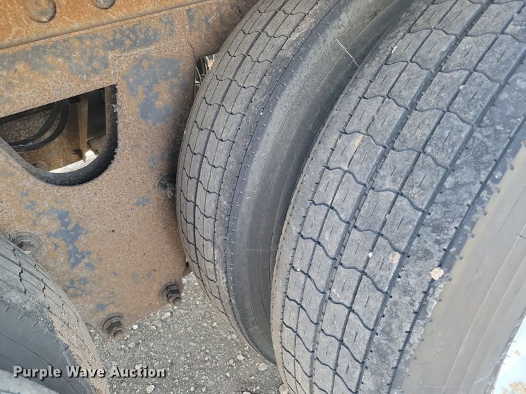 image for item LG9381 2000 Wabash National  dry van trailer