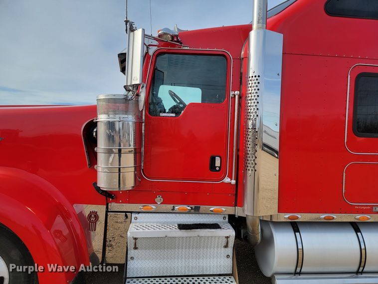 image for item LL9754 2006 Kenworth W900  semi truck