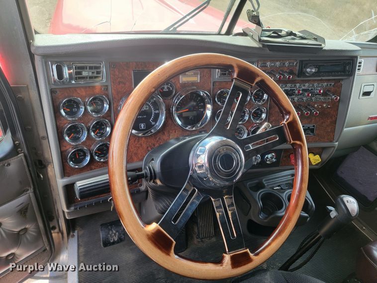 image for item LL9754 2006 Kenworth W900  semi truck