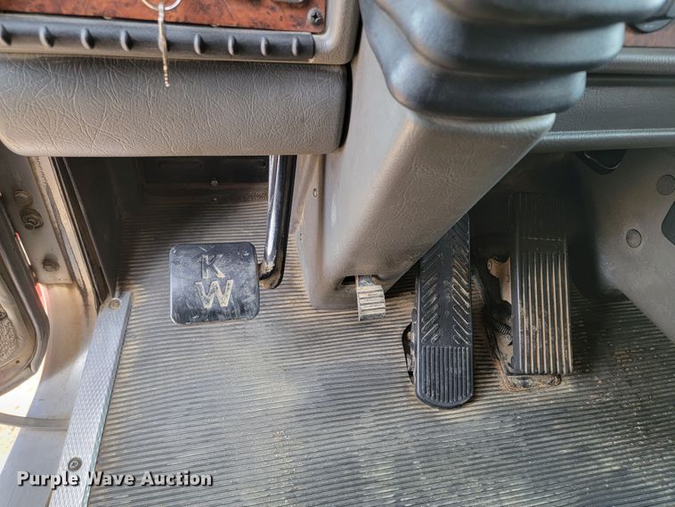 image for item LL9754 2006 Kenworth W900  semi truck