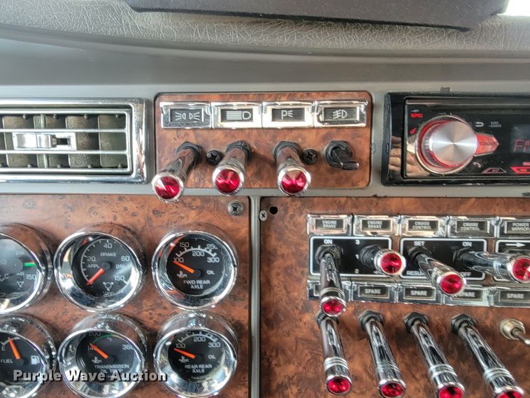 image for item LL9754 2006 Kenworth W900  semi truck