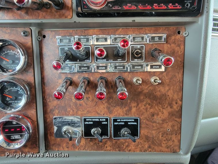 image for item LL9754 2006 Kenworth W900  semi truck