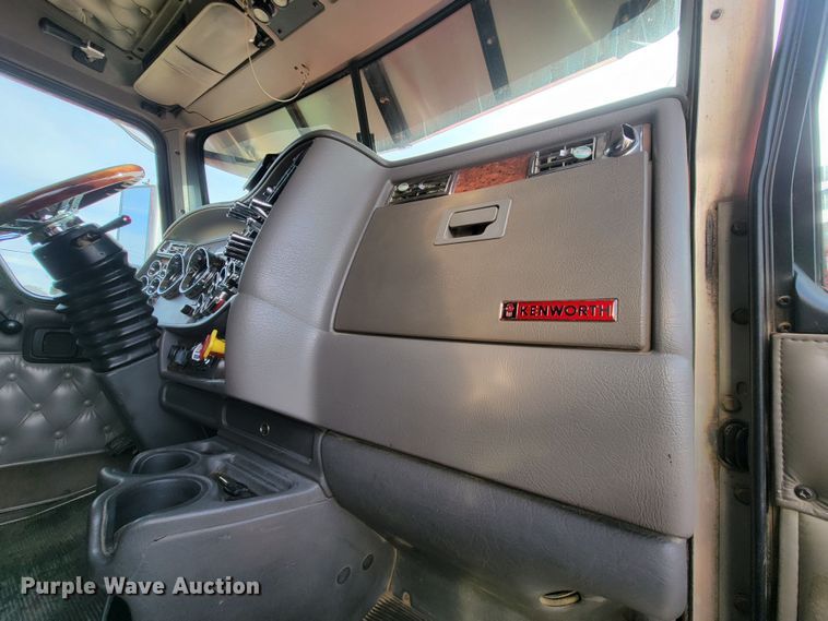 image for item LL9754 2006 Kenworth W900  semi truck