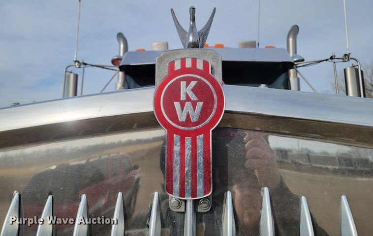 image for item LL9754 2006 Kenworth W900  semi truck
