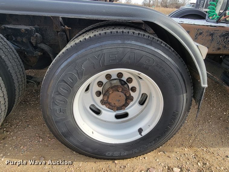 image for item LL9754 2006 Kenworth W900  semi truck