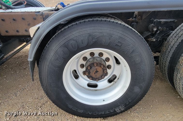 image for item LL9754 2006 Kenworth W900  semi truck