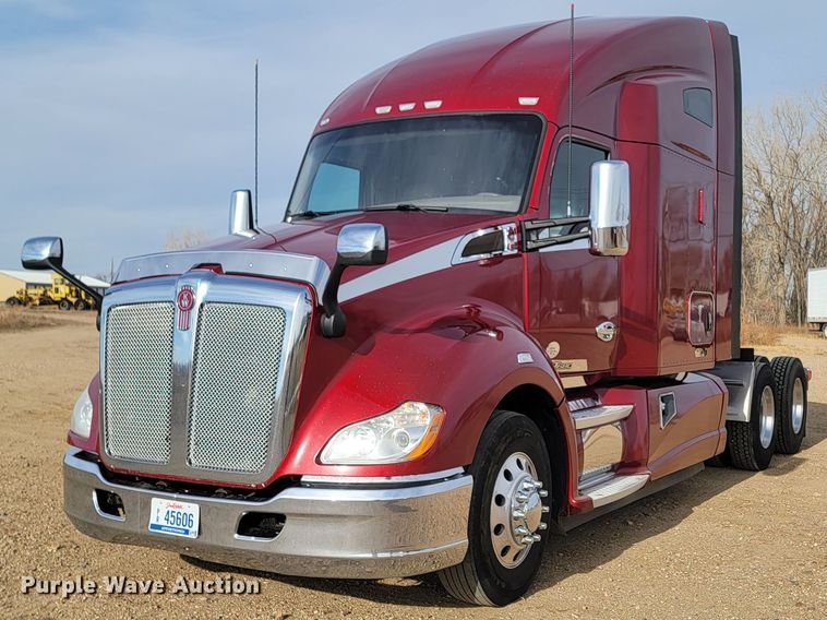 image for item LL9755 2016 Kenworth T680  semi truck