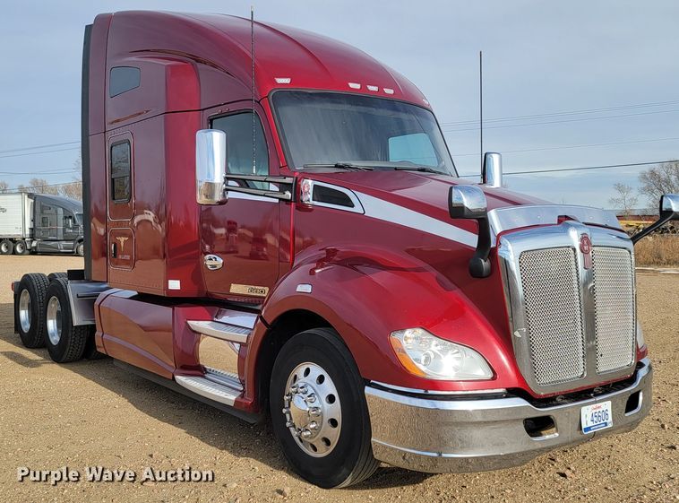 image for item LL9755 2016 Kenworth T680  semi truck