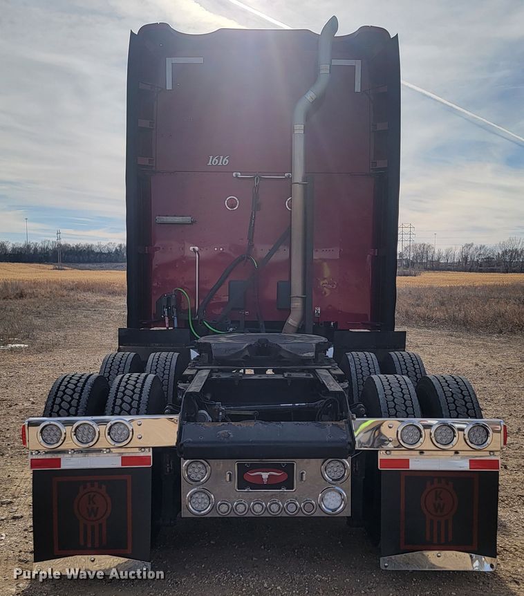 image for item LL9755 2016 Kenworth T680  semi truck