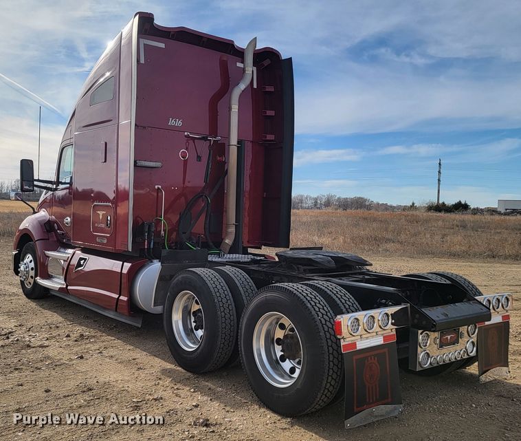 image for item LL9755 2016 Kenworth T680  semi truck