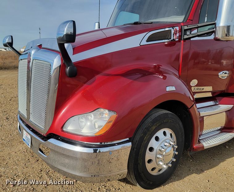 image for item LL9755 2016 Kenworth T680  semi truck