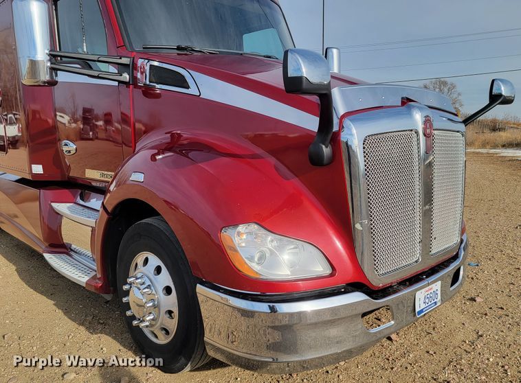 image for item LL9755 2016 Kenworth T680  semi truck