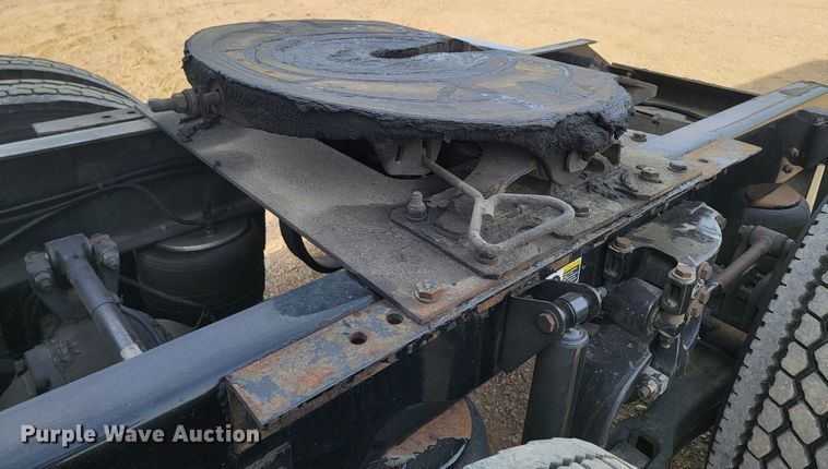 image for item LL9755 2016 Kenworth T680  semi truck