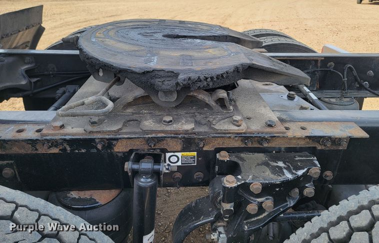 image for item LL9755 2016 Kenworth T680  semi truck