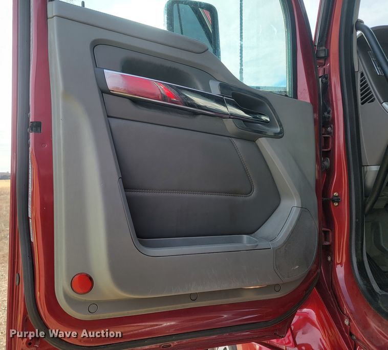 image for item LL9755 2016 Kenworth T680  semi truck