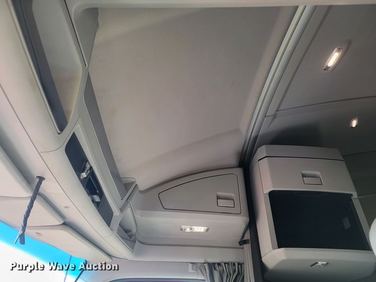 image for item LL9755 2016 Kenworth T680  semi truck