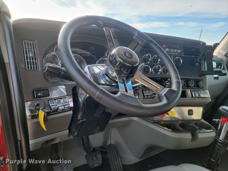 image for item LL9755 2016 Kenworth T680  semi truck