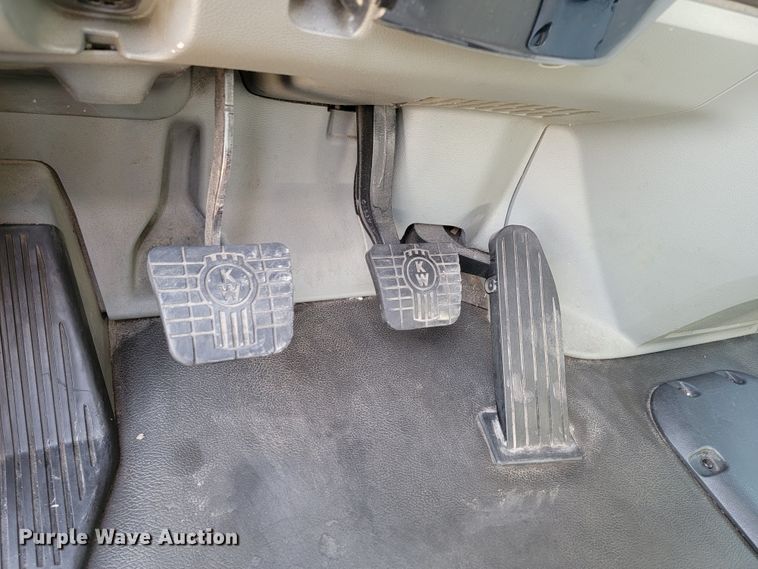 image for item LL9755 2016 Kenworth T680  semi truck