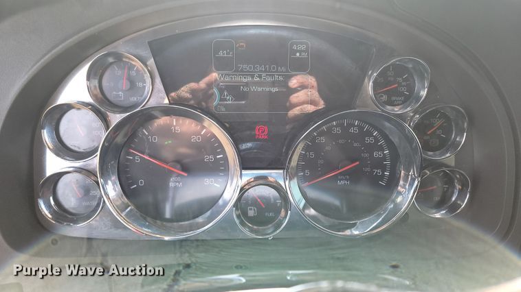 image for item LL9755 2016 Kenworth T680  semi truck