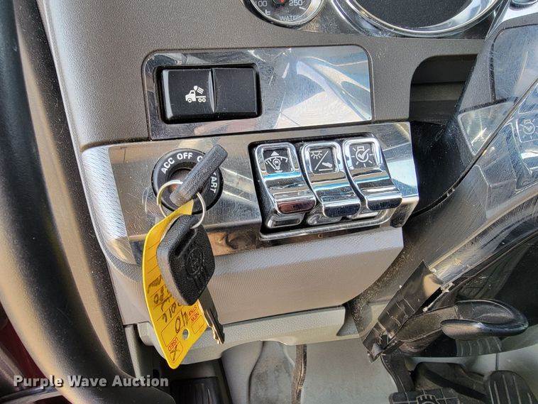 image for item LL9755 2016 Kenworth T680  semi truck