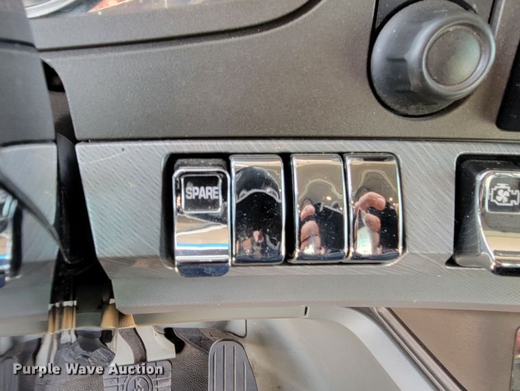 image for item LL9755 2016 Kenworth T680  semi truck