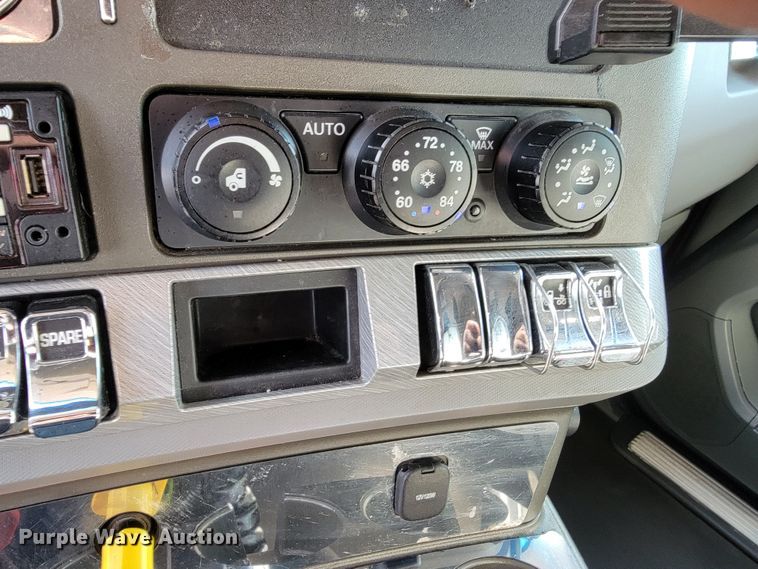 image for item LL9755 2016 Kenworth T680  semi truck