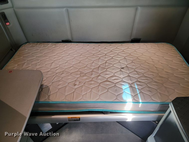 image for item LL9755 2016 Kenworth T680  semi truck