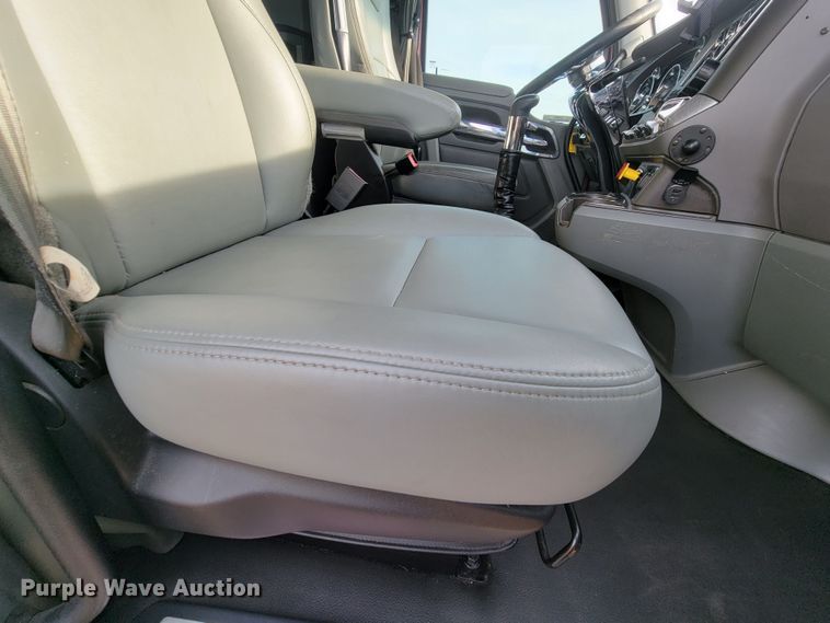 image for item LL9755 2016 Kenworth T680  semi truck