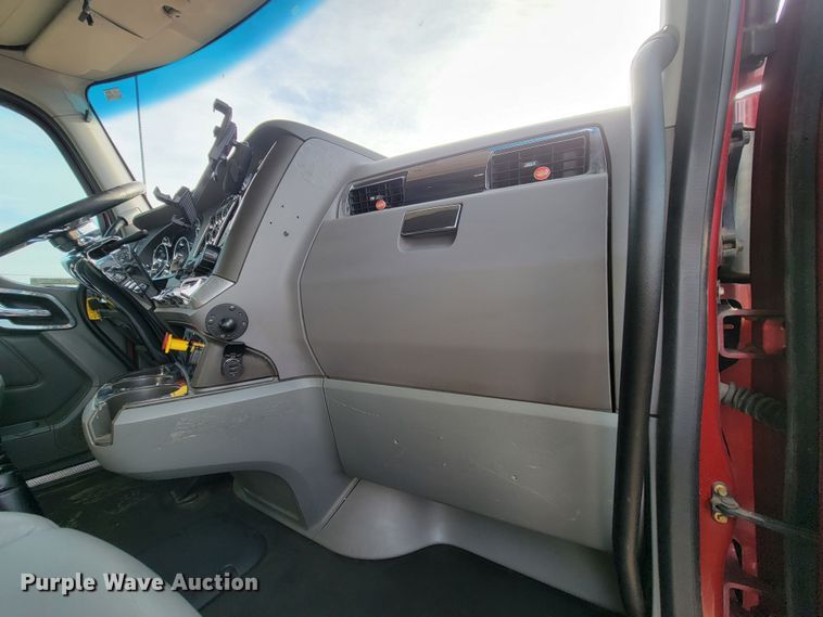 image for item LL9755 2016 Kenworth T680  semi truck