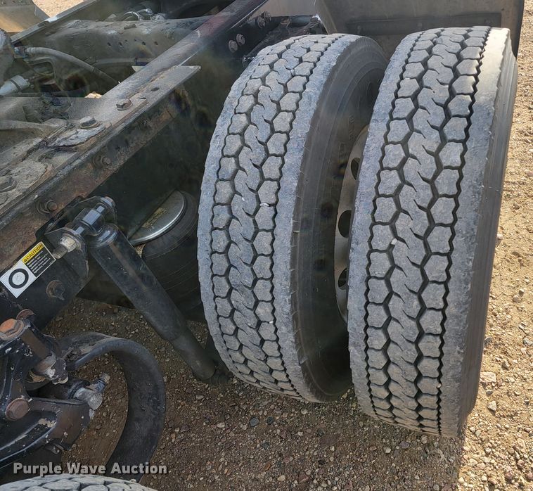 image for item LL9755 2016 Kenworth T680  semi truck